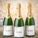 Blommigt ro guld monogram Bachelorette Party<br><div class="desc">För en elegant Bachelorette Party. Vit bakgrund. Dekorerad med ro och eukalyptus grey ro guld. Anpassa och lägg till namn och monogram initialer och datum. Namn är skrivet med ett modernt handskript i stil. Svarta och gyllene brev.</div>