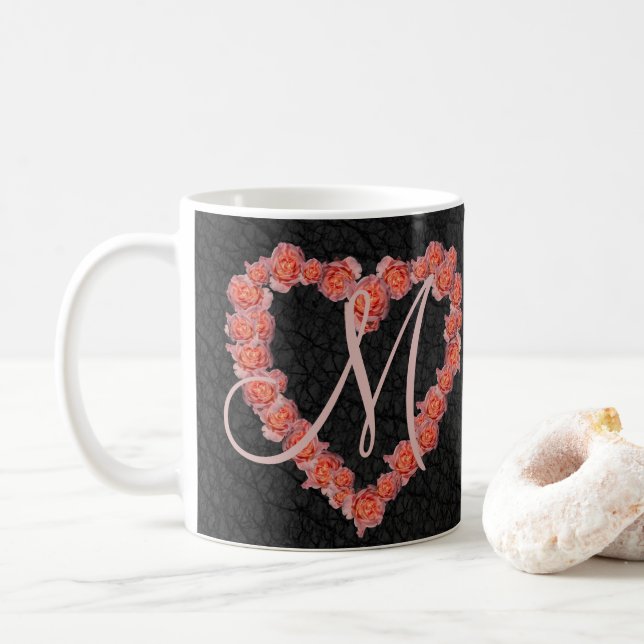 Blommigt Ro Heart monogram Bröllopsfest Keepsak Kaffemugg (Med munk)