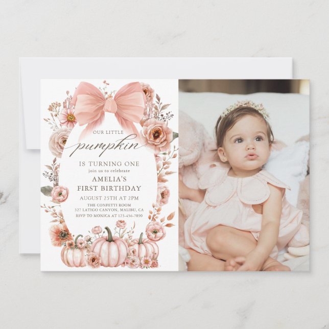Blommigt Rosa Bow Little Pumpkin Birthday Photo Inbjudningar (Framsida)