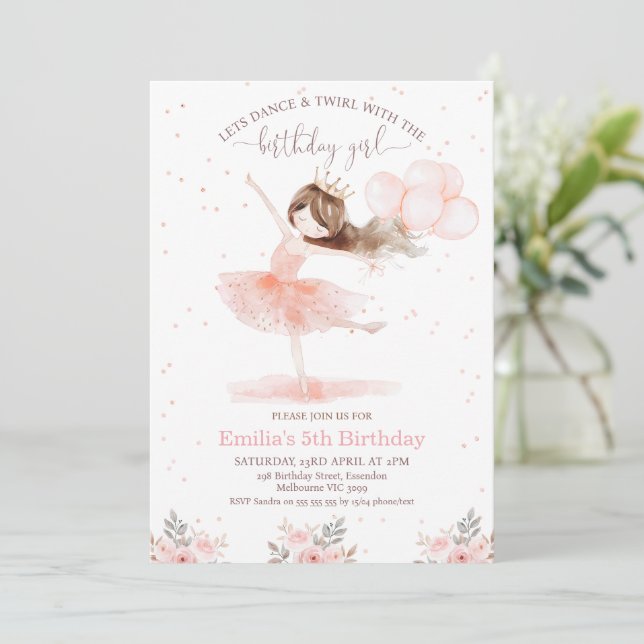 Blommigt Rosa Dance Twirl Birthday Girl Birthday Inbjudningar (Stående Fram)