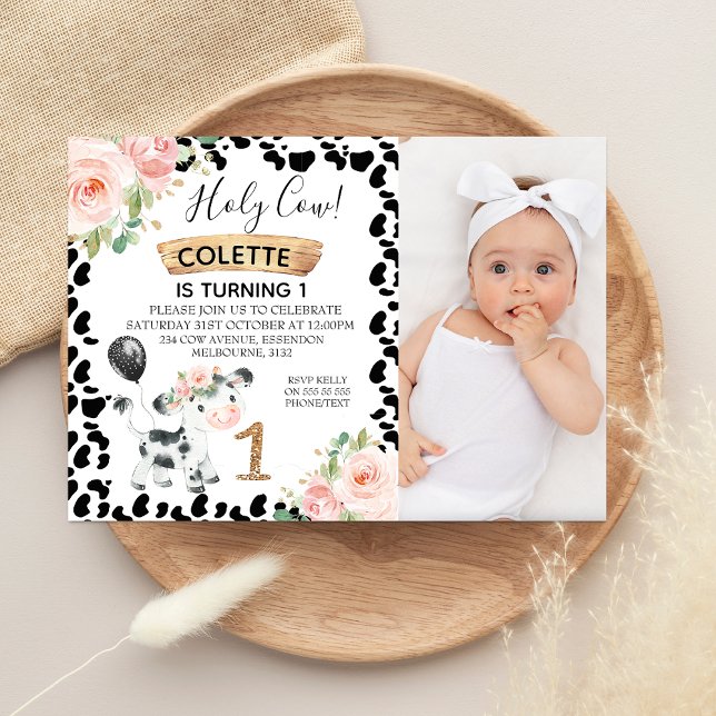 Blommigt Rosa Photo Black Cow Skriv ut första föde Inbjudningar (Floral Holy Cow First Birthday Invitation Girl Photo, Cow Themed 1st Birthday Invitation Pink Floral)