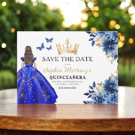 Blommigt Royal Blue Princess Birthday Quinceanera Spara Datumet<br><div class="desc">Fira i stil med inbjudan till Blommigt Rosa och Guld prinsessan Birthday Quinceañera. Den här eleganten har mjuka blommigtar i rosa parade med lyxfyllda accenter i guld, perfekt för ett vanligt och minnesvärt 15-årsfirande. Inbjudan är ett tecken på nåd och sofistikering, passande för prinsessan. Den känsliga blommigten och skuggningen av...</div>