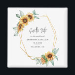 Blommigt Solros Eucalyptus Bröllop spara datum Magnet<br><div class="desc">Planera din perfekt bröllop den här säsongen med vårt lysande solrostema och spara datumkorten. Det här kortet har solrosblomma och guld-effektens geometriska ram, och kan enkelt anpassas till ditt speciella tillfälle, t.ex. möhippa, förlovningsfest, födelsedagsfest, årsdagar, familjeåterförening och alla särskilda tillfällen som du har stått upp inför under de kommande månaderna....</div>