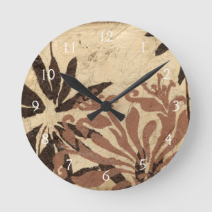 Blommigt Stencildesign med Tawny Löv Rund Klocka