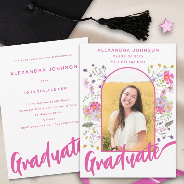 Blommigt Student Photo Rosa Script Studentfest Inbjudningar (Boho floral arch graduate photo hot pink script Graduation party invitation)