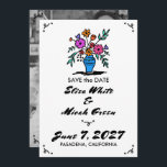 Blommigt Vas Rustic Whimsical Cute Sketch B&W-foto Spara Datumet<br><div class="desc">Perfektens söta kort för en roligt spara datumet! Hand skapade konst åt dig! FULLT ANPASSADE! Klicka på "Anpassa" ovan om du vill redigera texten och lägga till fotot på baksidan. Klicka på "Redigera med verktyg" om du vill justera typsnitt, färg och placeringar och ta bort dekorationerna på baksidan och/eller hörnet...</div>
