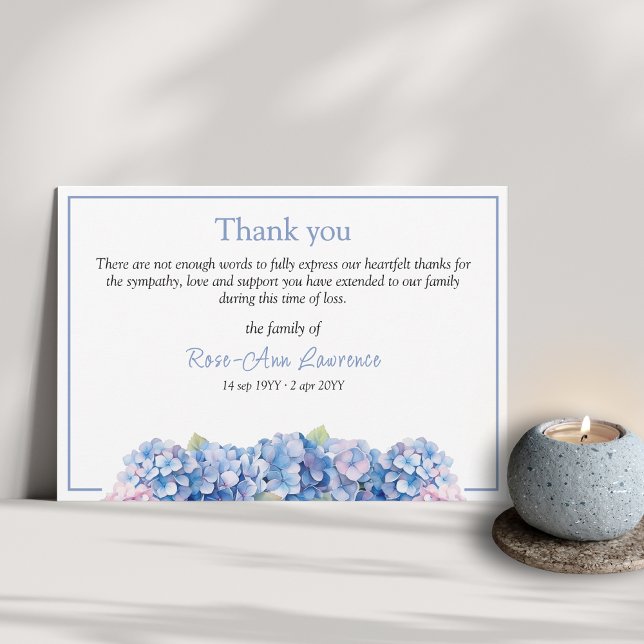 Blommigt vattenfärgsblå vattensbegravning tack kort (Funeral thank you card from family with floral botanical details and color frame, blue hortensia)
