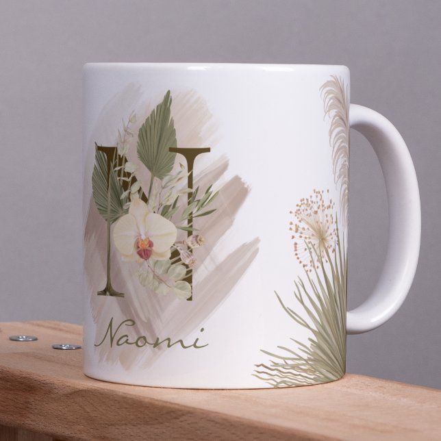 Blommigt Watercolor Boho Anpassningsbar Monogram N Kaffemugg (This mug is a boho dream with its floral watercolor design and your custom monogram.)