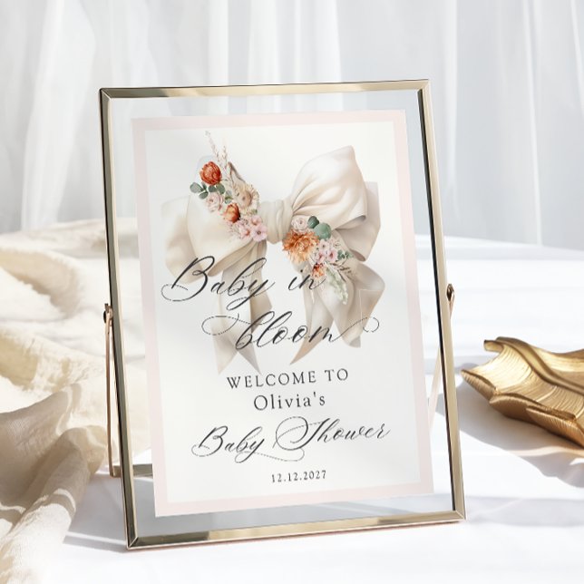 Blommigt White Bow Baby i Bloom Baby Shower Välkom Poster (Skapare uppladdad)