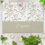Blommigt Wildbloms Personlig Monogram Kökshandduk<br><div class="desc">Omvandla köket till en elegans med vår Blommigt Wildbloms Personlig Monogram Kitchen Towel. Den här handduken är försedd med ett blommönster med vattenfärg och personlig med ditt namn. Den lägger till en liten bit chic stil och funktioner till matlagningsutrymmet. Perfekt för gourmetkocken eller värdinna i ditt liv garanterar den här...</div>