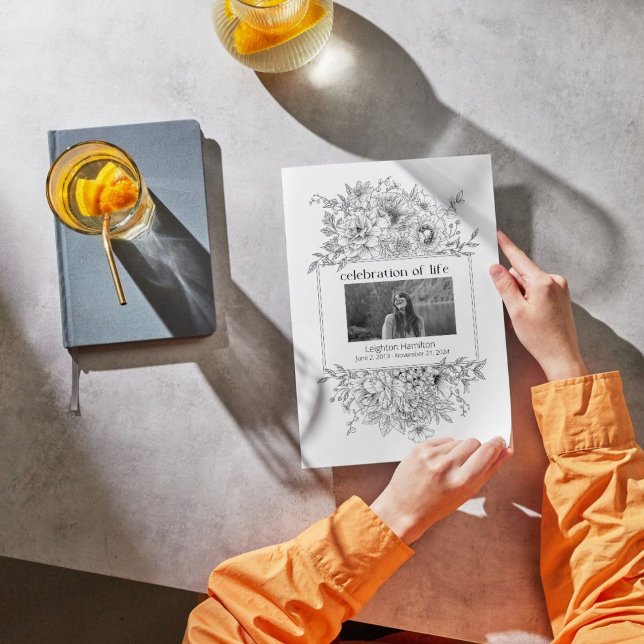 Blommigtar för fotokollage - begravningsprogram fö inbjudningar (Skapare uppladdad)