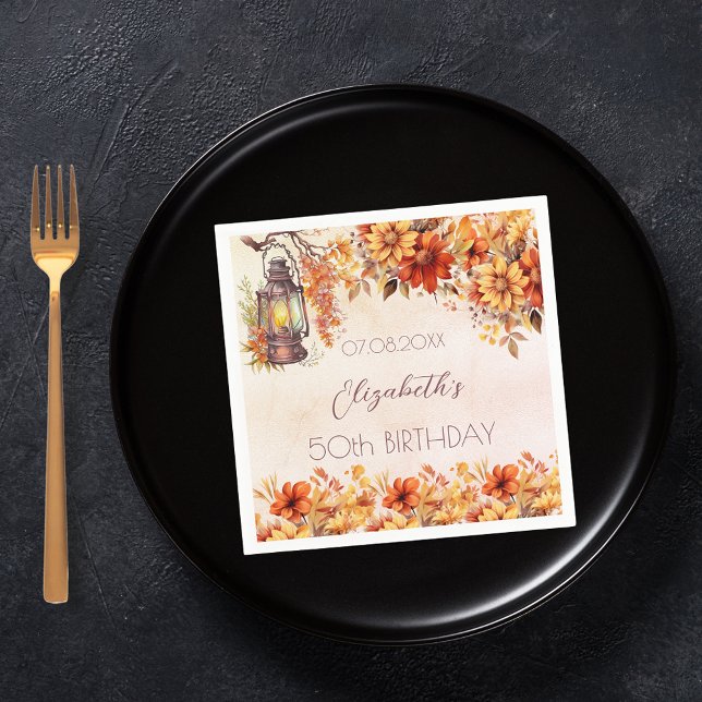 Blommigtar för orange av födelsedag pappersservett (Skapare uppladdad)