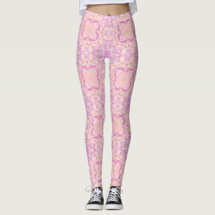 Blommigtar i trädgård i rosa leggings