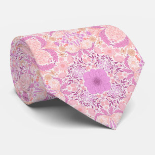 Blommigtar i trädgård i rosa slips