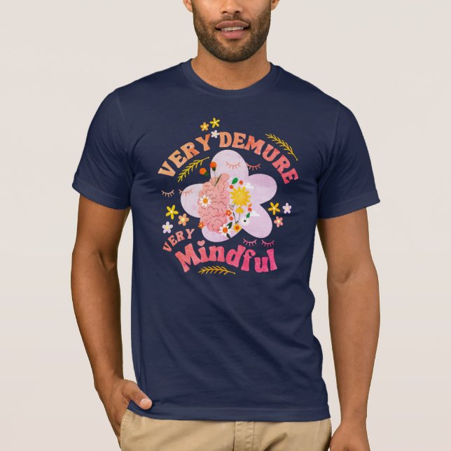 Blommigten ÄR MYCKET DJUPT MYCKET MINDFULL Välmåen T Shirt (Framsida)