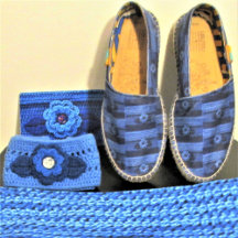 Blommigten Blue Navy Unik Artisan Crochet Print
