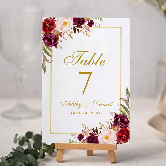 Blommigten Burgundy Guld Bröllop Bordsnummer (Burgundy Floral and Gold Table Number Card.)