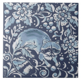 Blommigten Classic Blue White Ornate Raccoon Fores Kakelplatta