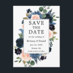 Blommigten Dusty Blue Rosa Spara datum Meddelande Vykort<br><div class="desc">Modern Elegant Watercolor Dusty Blue och Rosa  Blommigt Ram Bröllop spara datum Förlovning Announcement Postcard omfattar rosa ros,  blå ro,  blåa blommor,  löv, ,  eukalyptus  och botaniskt grej.</div>