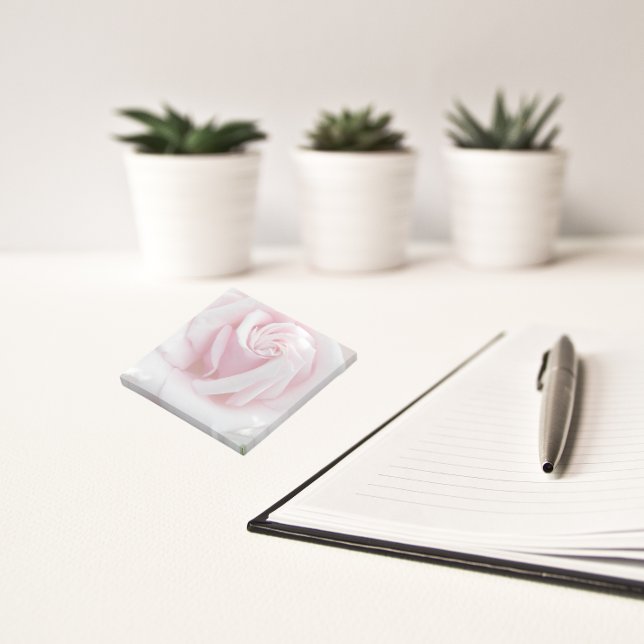 Blommigten Elegant Rosa ros Bloom Post-it Block (In Situ)