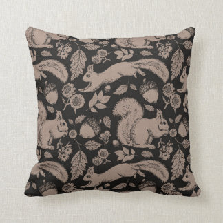 Blommigten Fall Pillow för Acorn Squirrel Kudde