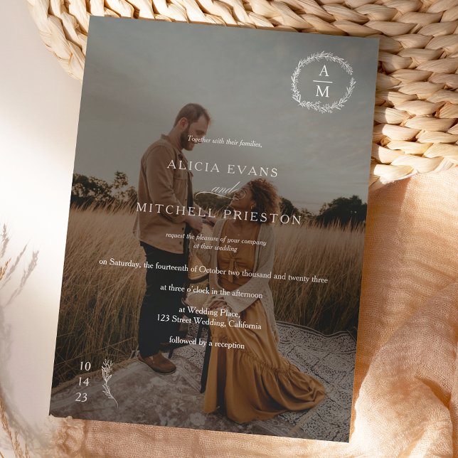 Blommigten Klassisk chic, monogram, vit bröllop-bi Inbjudningar (Skapare uppladdad)