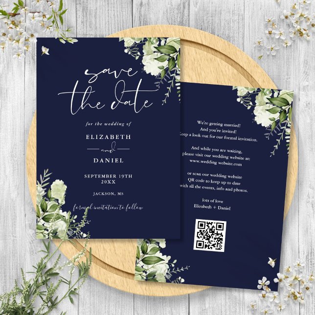 Blommigten QR-kod Bröllop för marinblått naturämne Spara Datumet (Navy Blue Greenery Floral QR Code Wedding Save The Date)