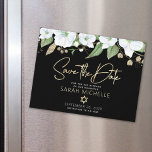 Blommigten Svart Bat mitzvah skript i Guld Spara d Magnetisk Inbjudningskort<br><div class="desc">Se till att alla dina vänner och släktingar kan fira din dotters milstolpe Bat mitzvah! Skicka ut den här chicen, personlig "Save the Date"-magnetkort så att hon kan hålla sig i sinnet tills hennes speciella dag. En chic, förbluffande, vit och guld glitter blommigt med faux guld-folie, typografi och vit san...</div>