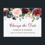Blommigten Vattenfärg Ändra datum Vykort<br><div class="desc">Modern Elegant Watercolor Burgundy Marsala Blommigt Ändra poststämpelns datum för Bröllop-postponering har burgundy rosor,  rosa ros,  blåa blommor och grönt</div>