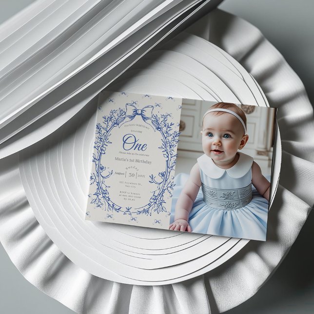 blommigten vintage Coquette Blue Bow Inbjudningar (Skapare uppladdad)