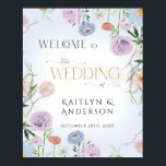 Blommigten Wildblommor Watercolor Blue Welcome Brö Poster<br><div class="desc">VÄLKOMNA ERA GÄSTER I STIL MED ELEGANT BRÖLLOP POSTER i pastellblått blek. Handmålade vattenfärgade vilda blommor med vrickor och lövgrej i löv kombineras med en Art Deco, Art nouveau stil-typsnitt, en handskriftskalligrafi och guld glitter, "BRÖLLOP av". All konst- och grafisk design görs av en internationellt licensierad konstnär och formgivare, Audrey...</div>