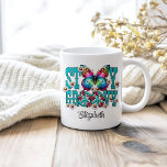 Blommigtens anpassade namn för Hippie Stanna Groov Kaffemugg<br><div class="desc">Kanalisera din inre fria själ med vår Hippie Stanna Groovy Turcos Blommigt Anpassad namnkaffe Mugg. Det här svävande och reflexinspirerade mugg innehåller frasen "Stanna Groovy" i ett lekfullt typsnitt, omgivet av en mängd turkos- och tealformade blommigtar som fångar det väsentliga i hippieran. Det djärva färg och funky mönster skapar en...</div>