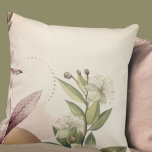 Blommigtens utformning i Cottagecore Kudde<br><div class="desc">Lägg till en liten charm till ditt hem med det här Cottagecore-inspirerade dekorativ kudde. Konstruktionen har en enkel myrtenillustration av gren som är framtagen av snyggt amaryllis med svag guld-design inslag på en lätt elfenbensbakgrund. Den mjuka och mysiga kudden är perfekt för att lägga till en aning naturinspirerad elegans till...</div>