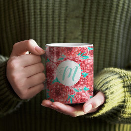 Blommönster av koraller och monogram kaffemugg