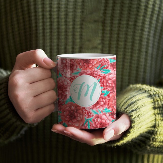 Blommönster av koraller och monogram kaffemugg (Coral Floral Pattern Monogram Mug)