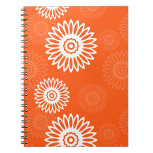 Blommönster för minimal tangerinärorange daisy anteckningsbok med spiral