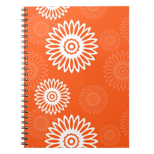 Blommönster för minimal tangerinärorange daisy anteckningsbok med spiral (Framsidan)
