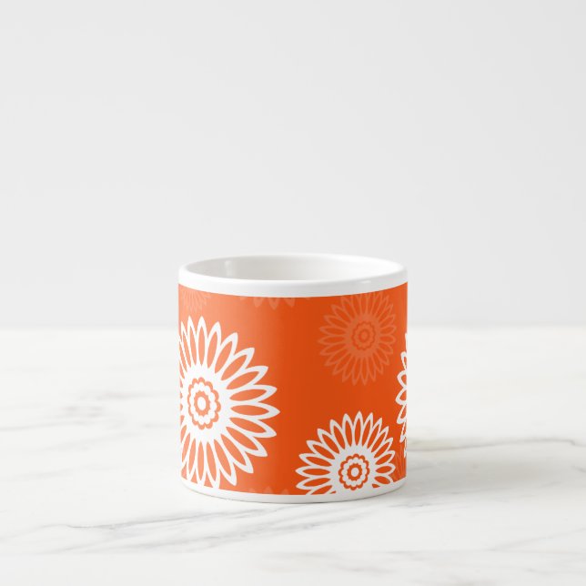 Blommönster för minimal tangerinärorange daisy espressomugg (Framsidan)
