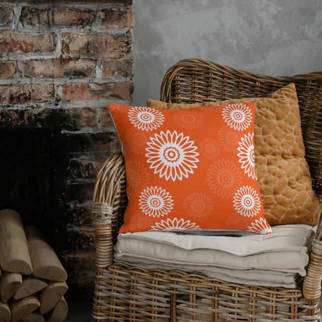 Blommönster för minimal tangerinärorange daisy kudde (Skapare uppladdad)
