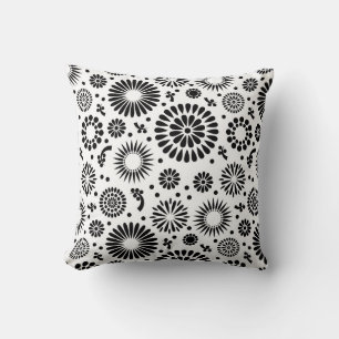 Blommönstret Boho-blommor, svart och vitt Kudde