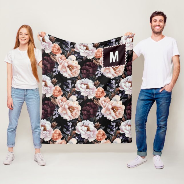 Blommönstret Burgundy Peonies | Monogram Fleecefilt (På plats)
