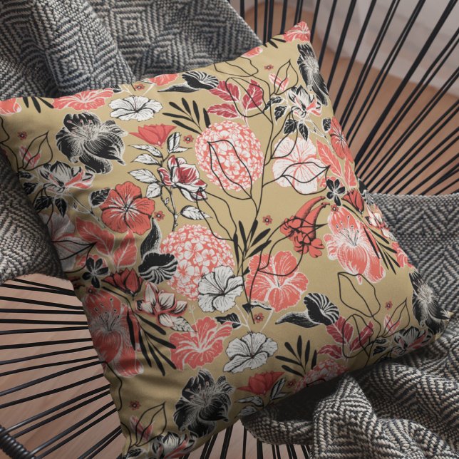 Blommönstret Fet Red och Black Kudde (Bold Red and Black Floral Pillow on Trendy Gold Background. Modern Hand Drawn Tropical Flowers.)