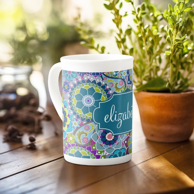 Blommönstret funky med eget namn benporslin mugg (Personalized mug with photos and text, customize completely in the advanced design area)