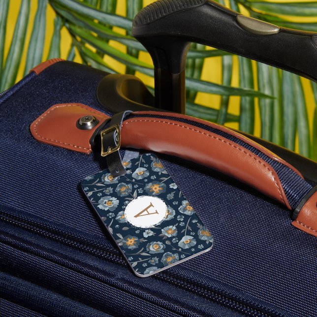 Blommönstret Monogram Poppies Bagagebricka (Monogram Poppies Floral Pattern Luggage Tag from Studio Posies.)