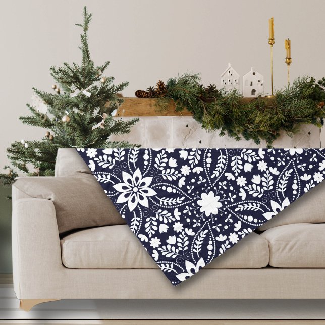 Blommönstret Navy Blue and White Folk Fleecefilt (Skapare uppladdad)