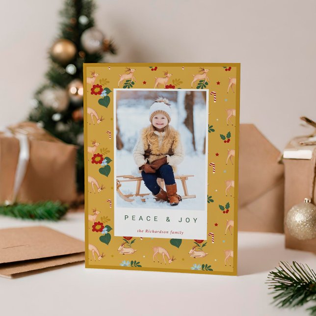 Blommönstret Peace & Joy Gult Reindeer Photo Julkort (Peace & Joy Yellow Reindeer Floral Pattern Photo Holiday Card)