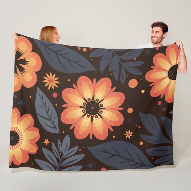 Blommönstret Vibrant Orange i Mörkens bakgrund Fleecefilt (På plats)