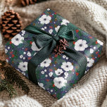Blommönstret Vintermodern jul Presentpapper<br><div class="desc">VinterModern jultomte Wrapping Papper Blommönster för gift-radbrytning har vinter-blommönstret i rött,  vitt och grönt mot blå bakgrund. Perfekt för presenter som täcker in julklappar och helgdag. Skapat av Evco Studio www.zazzle.com/store/evcostudio</div>