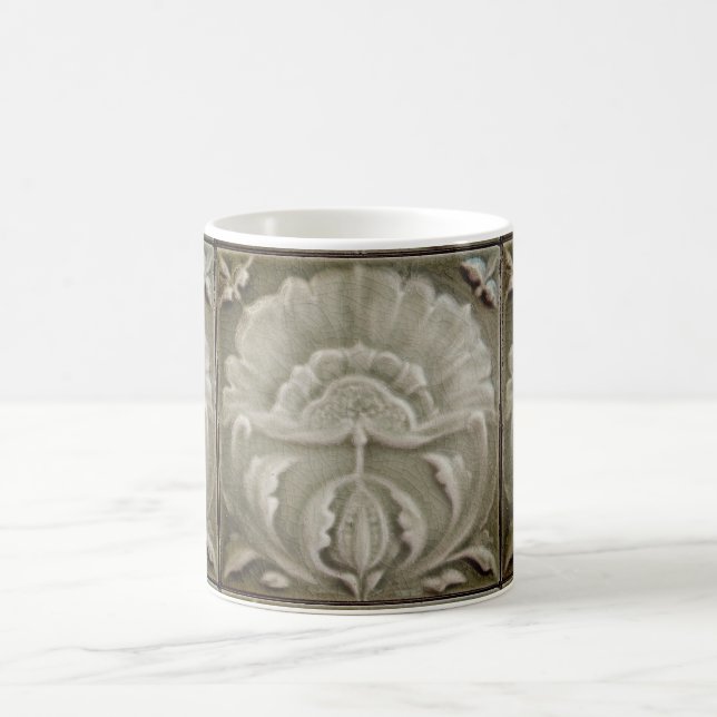 Blommor av jugendastblomma i art nouveau kaffemugg (Center)