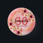 Blommor av korall guld-dahlia 30års födelsedag knapp<br><div class="desc">En knapp på trendiget för 30års födelsedag party. Med ett faux guld hexagon geometriskt utformat ram. Dahlia-blommor i rosa,  kräm och korall. Att leva med polka dots som bakgrund. Mallar för namn,  30 år och ett datum. Födelsedatum eller födelsedatum i party. Burgundy och korall färgad brev.</div>